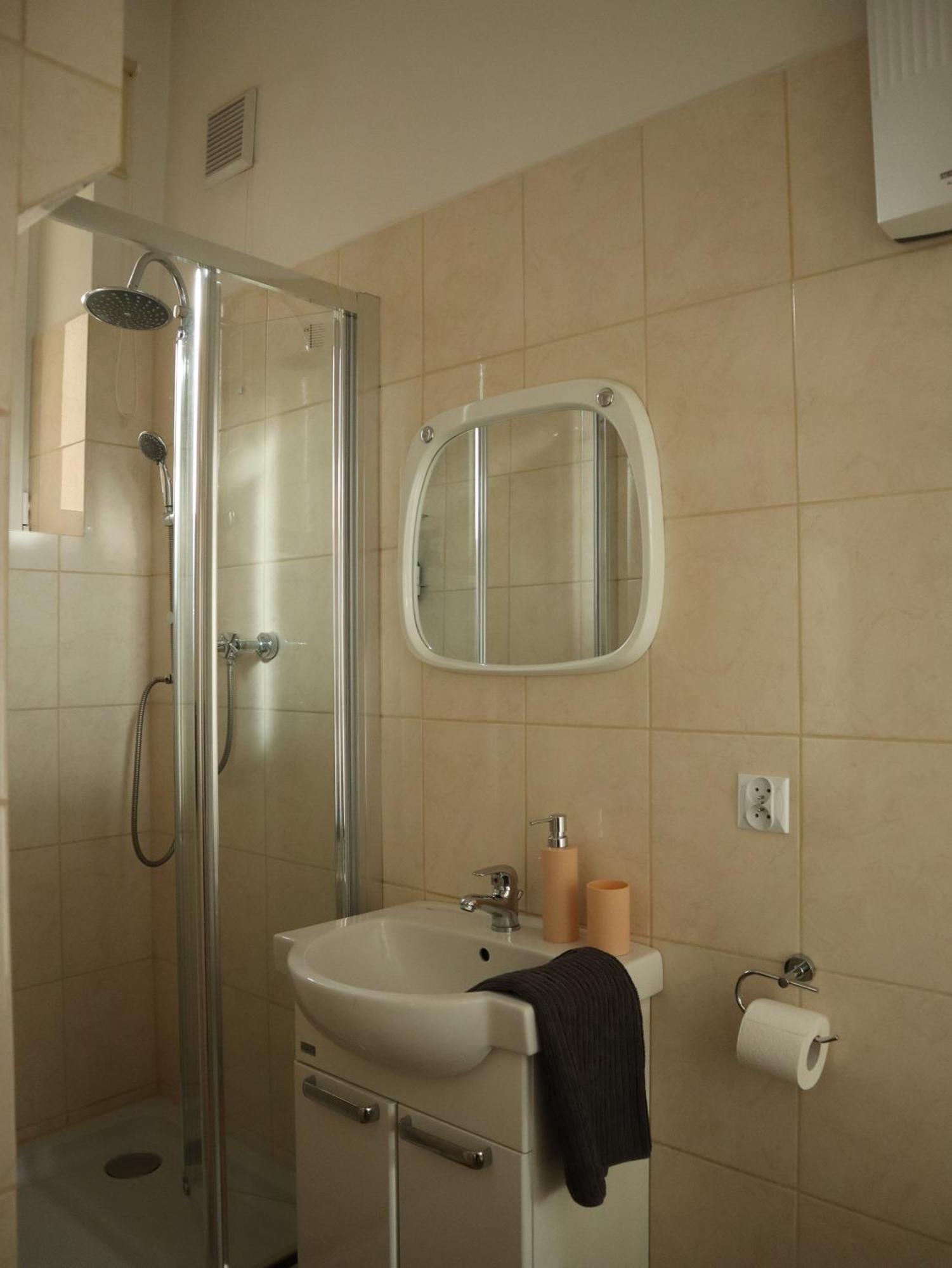 555 Flat - 55 M² Mieszkanie, 5 Min - Dworzec Glowny Apartment *