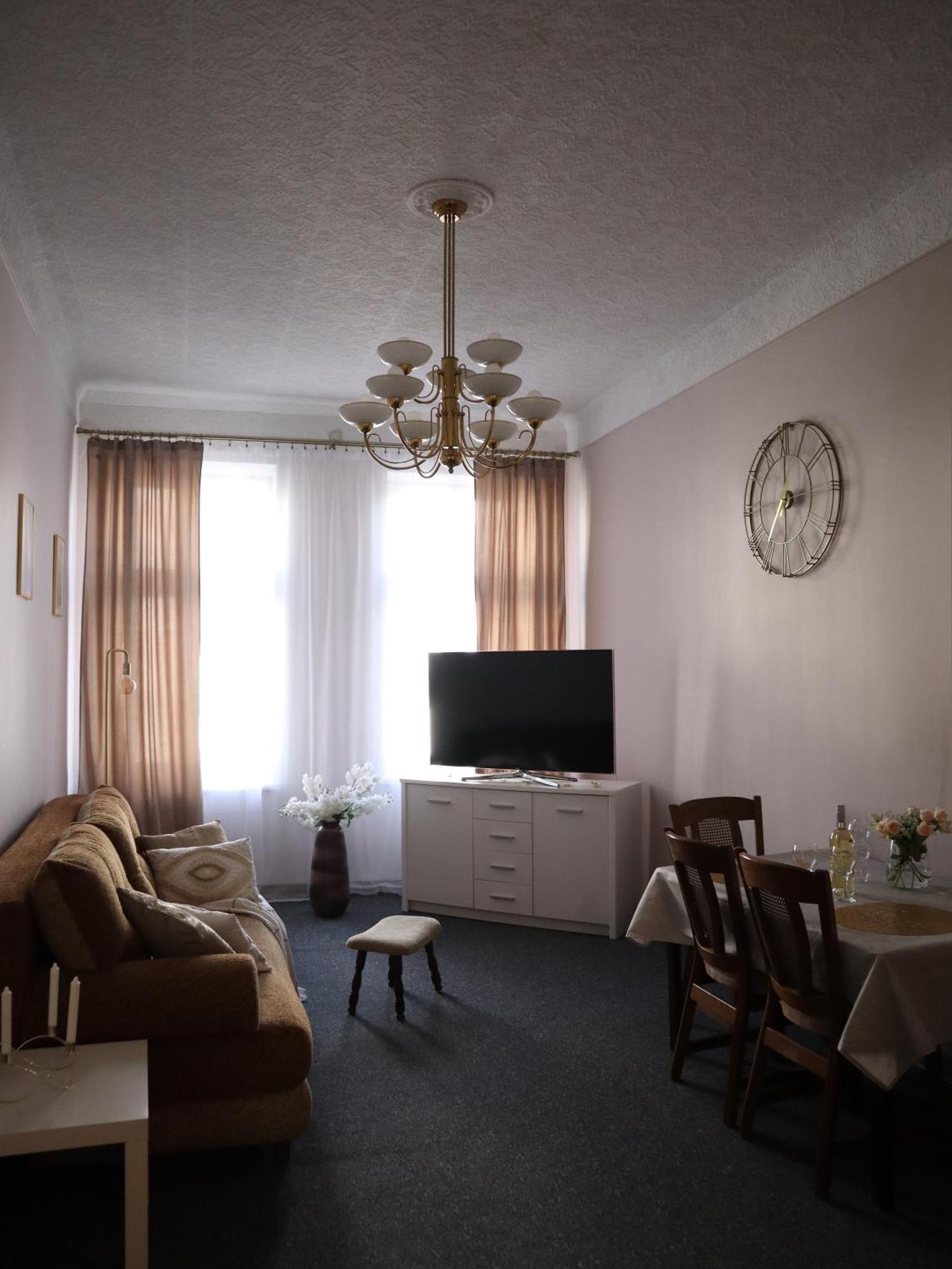 555 Flat - 55 M² Mieszkanie, 5 Min - Dworzec Glowny *