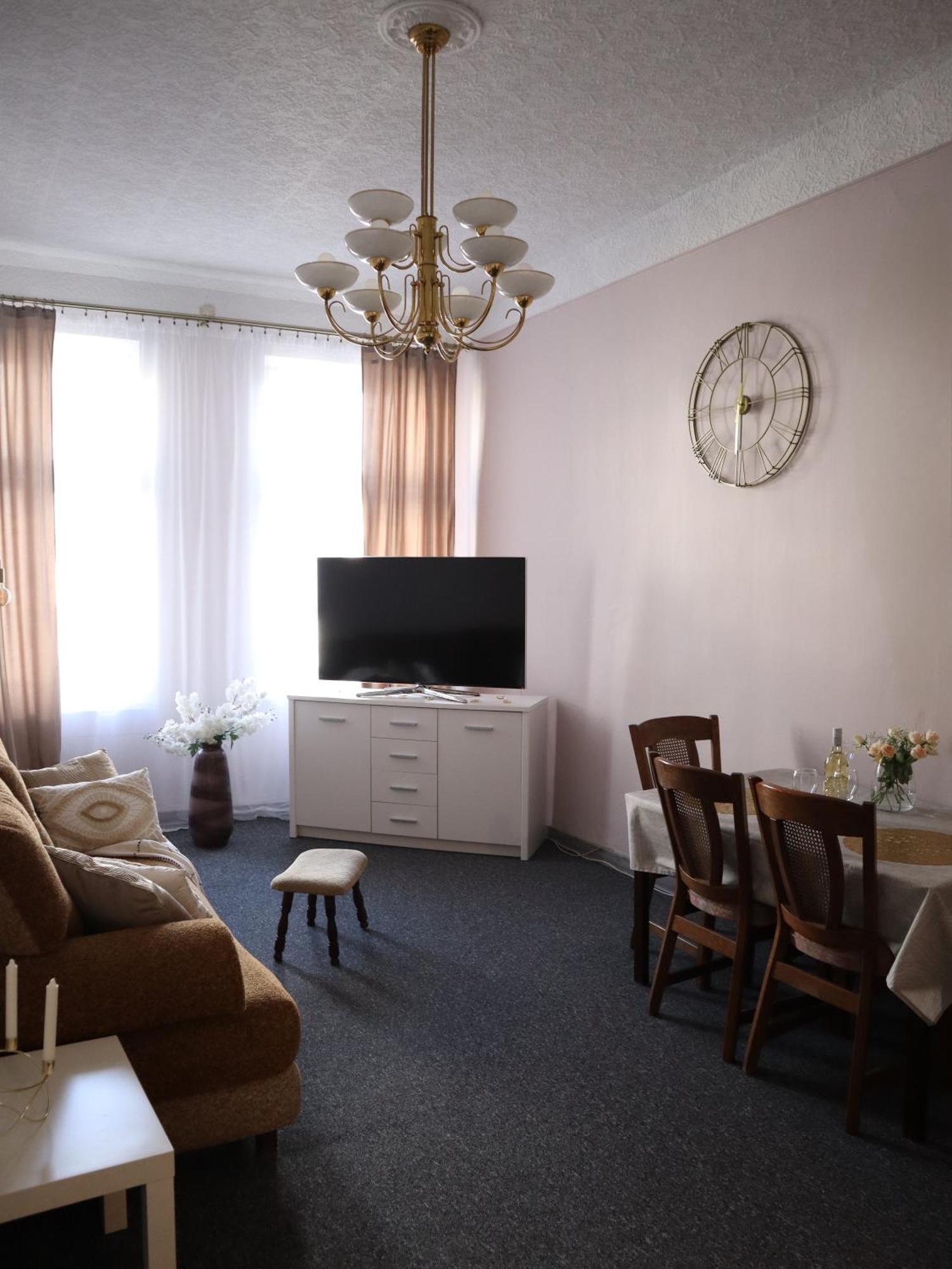 Apartment 555 Flat - 55 M² Mieszkanie, 5 Min - Dworzec Glowny *